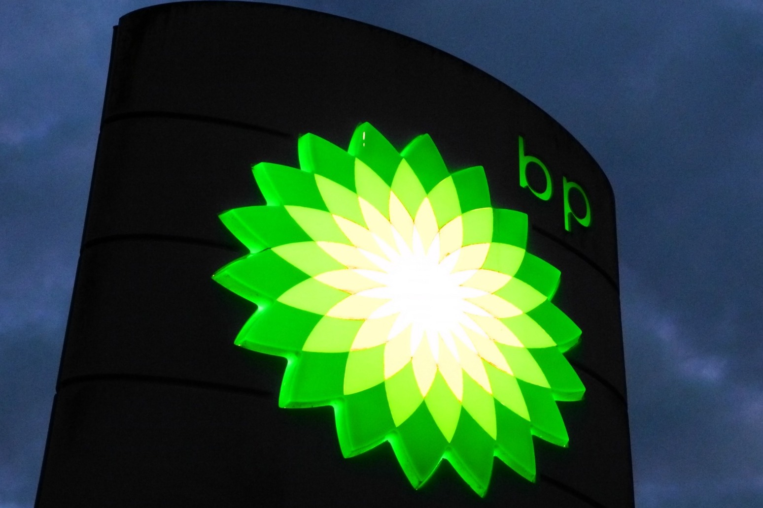 BP profits soar to £23bn after spike in oil and gas prices 