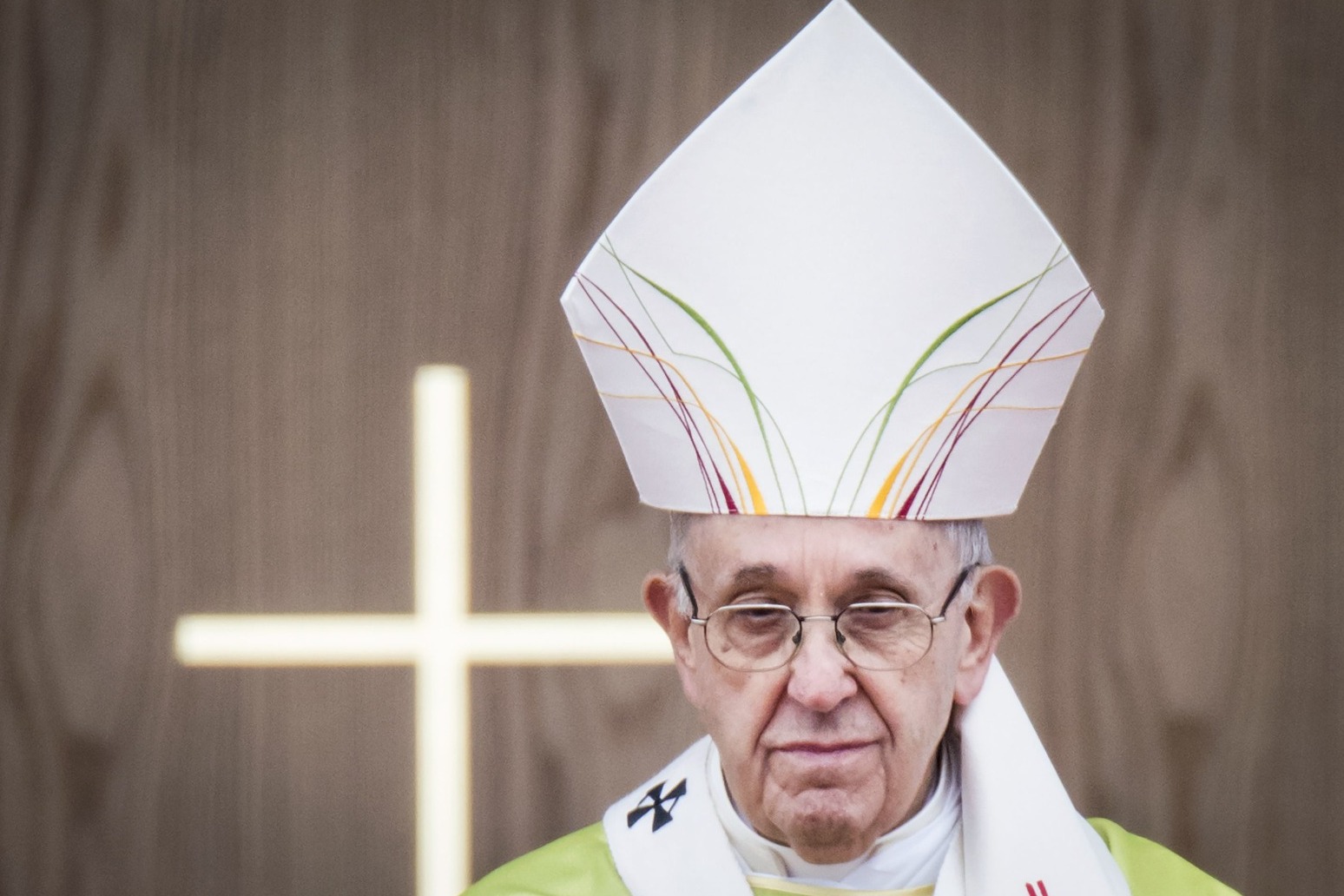 Pope hospitalised with breathing difficulties 