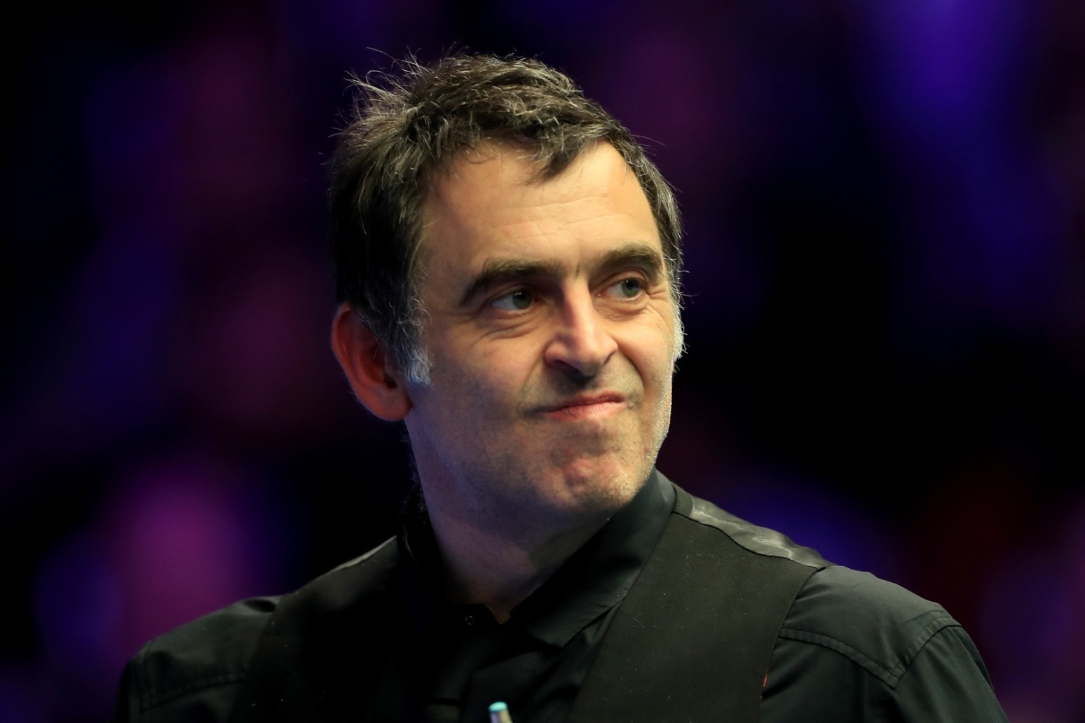 Ronnie O’Sullivan almost tipped over the edge by cue issues in Ross Muir clash 