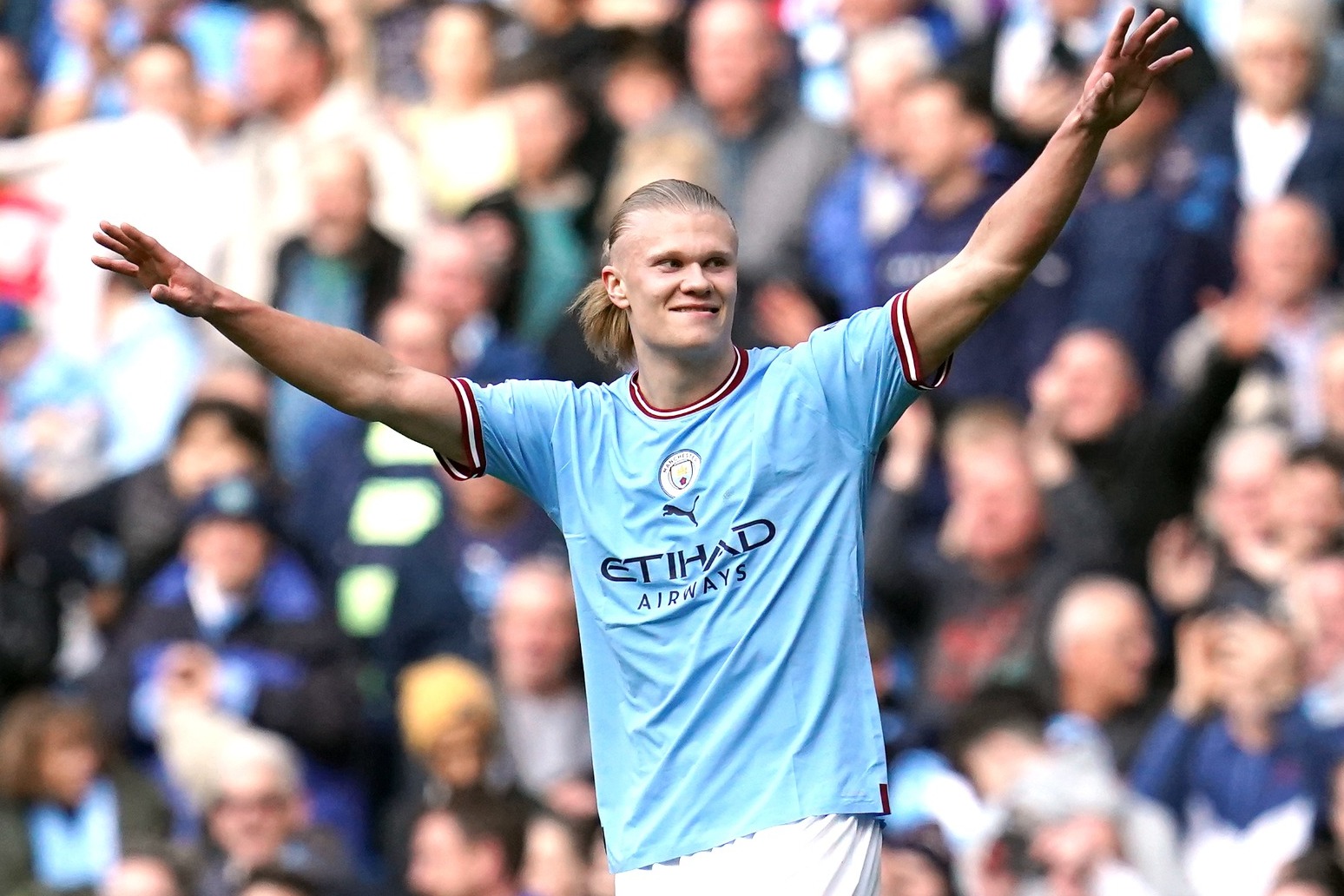 Erling Haaland continues scoring streak as Manchester City close gap on Arsenal 