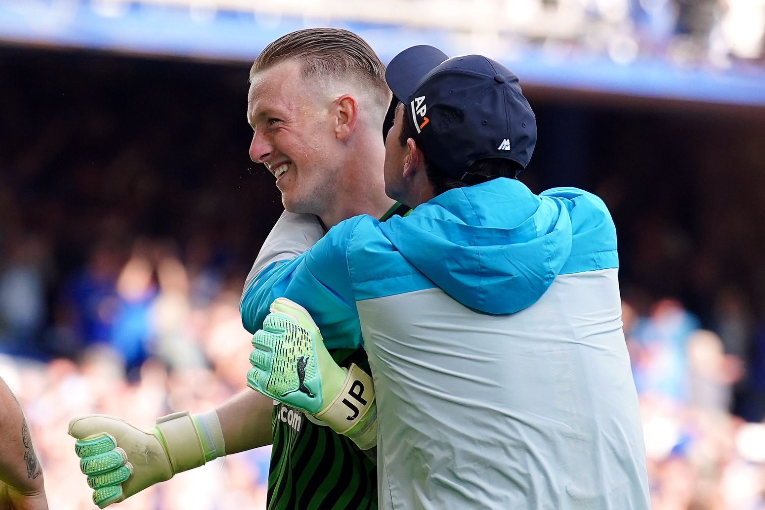 Everton survive on dramatic final day 