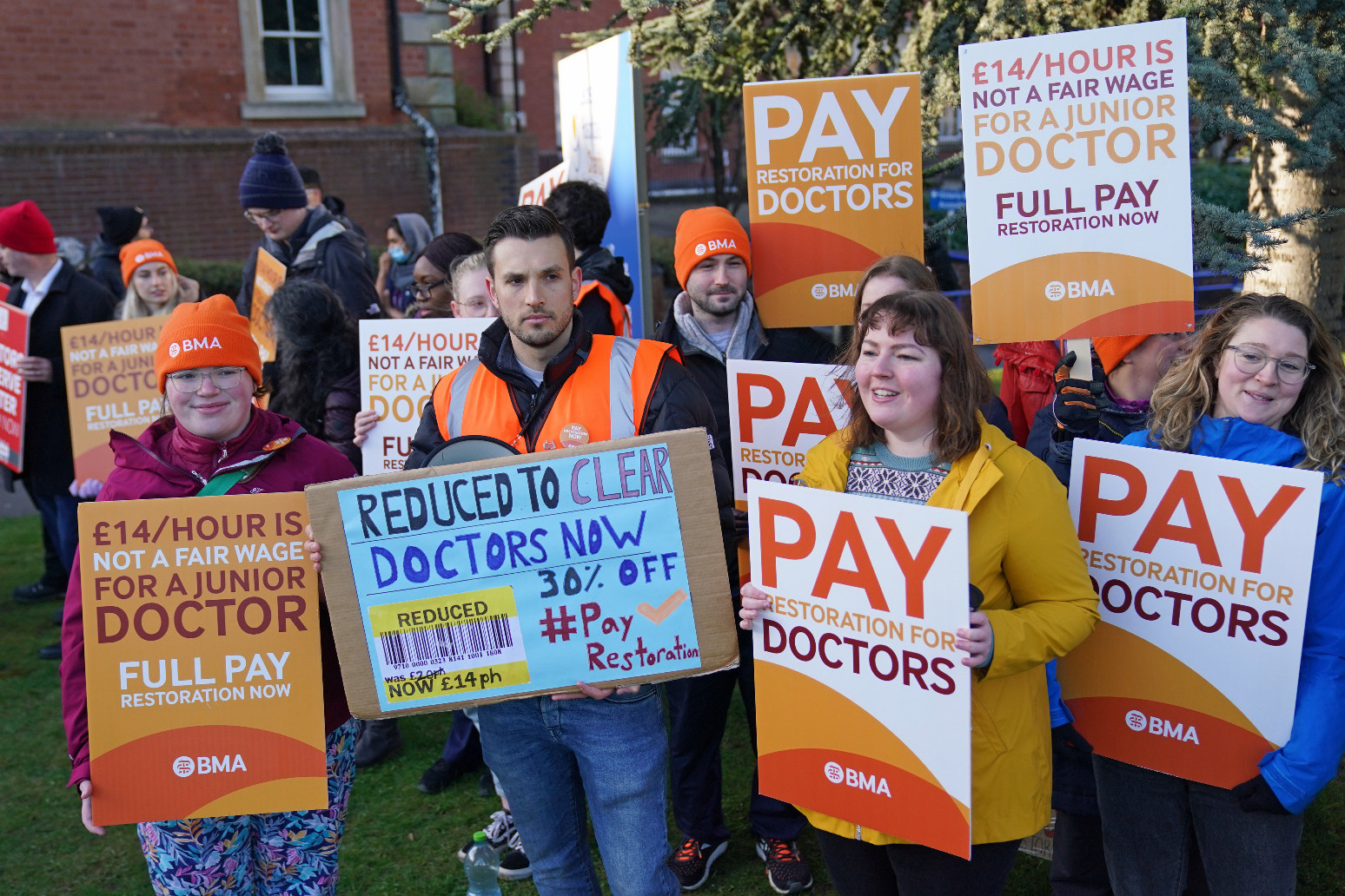 Fifth round of strikes begins for junior doctors in England 